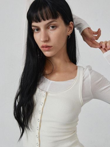 MUTE LAYERED SLEEVELESS (Cream) - L’EGARNET - Modalova