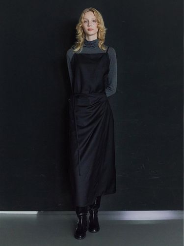 WRAP SLEEVELESS LONG DRESS / BLACK - Ihr - Modalova