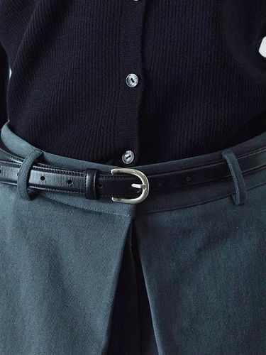 ROUND BUCKLE LEATHER BELT / BLACK - Ihr - Modalova