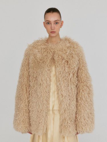 Premium Italian Oversized Faux Fur Jacket [Beige] - EENK - Modalova