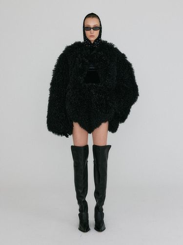 Italian Polyester Voluminous Overfit Faux Fur Jacket [Black] - EENK - Modalova