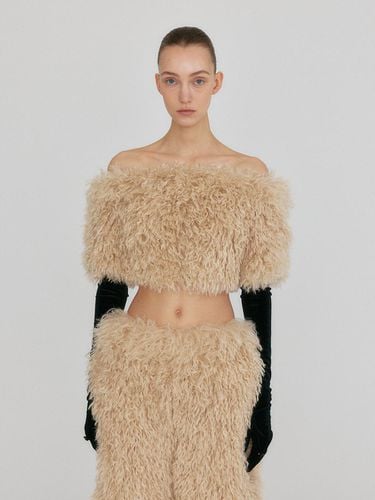 Off-Shoulder Faux Fur Cropped Top [Beige] - EENK - Modalova