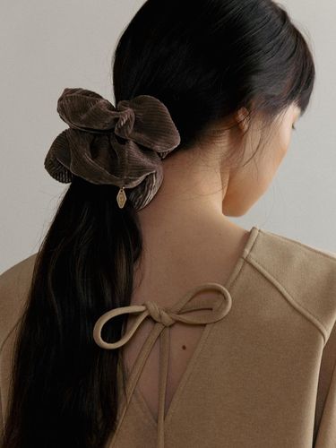 LILLA VELVET SCRUNCHIE (L) (3colors) - MangoManyPlease - Modalova