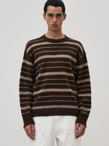 Hairy Stripe Round Semi-Overfit Knit [Brown] - BASEMOMENT - Modalova