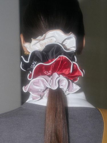 Oversized Velvet Blooming Hair Scrunchie - Heeari - Modalova