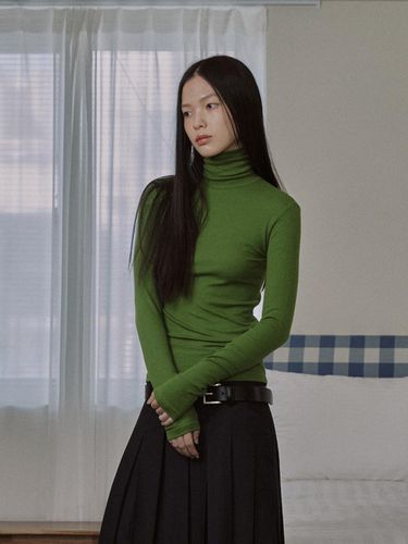 ESSENTIAL RIBBED WOOL TURTLENECK / GREEN - mais - Modalova