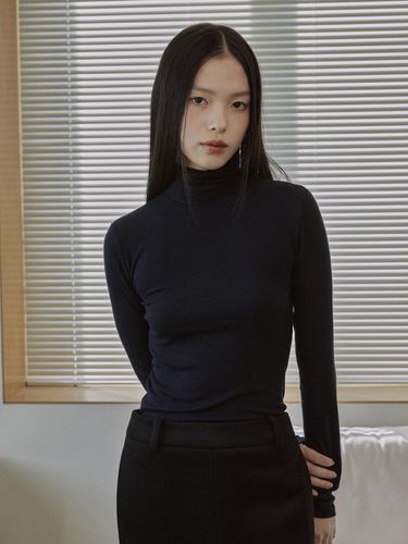 Essential Ribbed Wool Turtleneck [Navy] - mais - Modalova