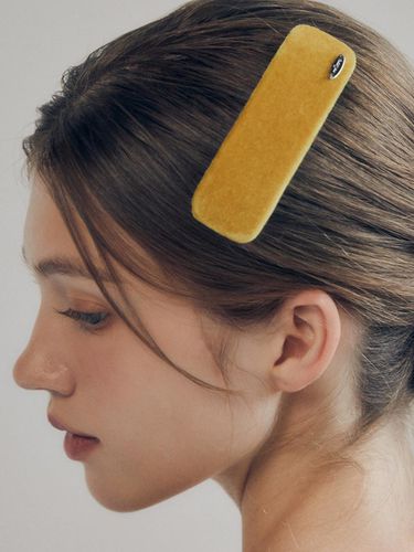 Square Velvet Hairpin (Mustard) - mellotory - Modalova