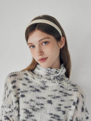 Slim Velvet Delicate Engraved Headband [] - mellotory - Modalova