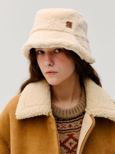 Shearling Plush Classic Bucket Hat [Beige] - DEPOUND - Modalova