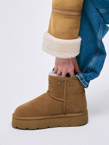 Flower Rivet Premium Leather Ugg Boots [Chestnut] - MARDI MERCREDI LESPOMPES - Modalova