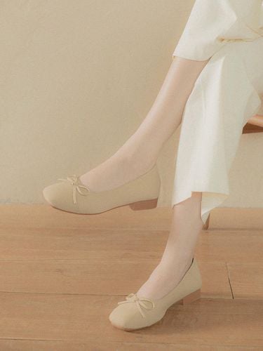 Way Artificial Leather Comfort Flat Shoes [Ivory Beige] (FL3924) - FLORIDA STUDIO - Modalova