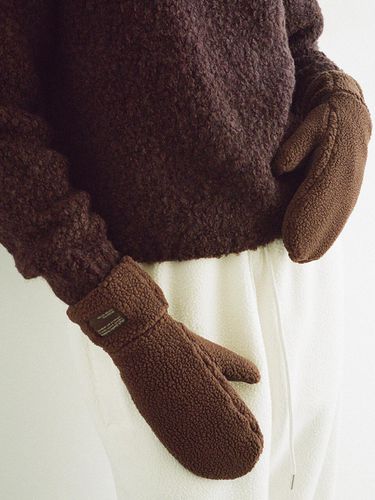 Turtleneck Fluffy Gloves_2color - FACADE PATTERN - Modalova