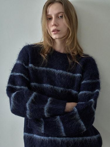 Fur Stripe Knitwear_navy - FACADE PATTERN - Modalova