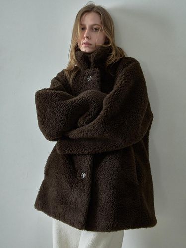 Lambswool Fur Half Coat [Brown] - FACADE PATTERN - Modalova