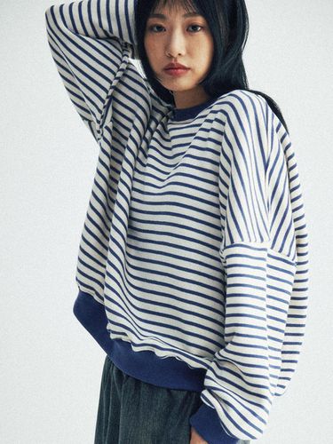 Stripe Sweatshirt (Navy/Cream) - KOOKEESEE - Modalova