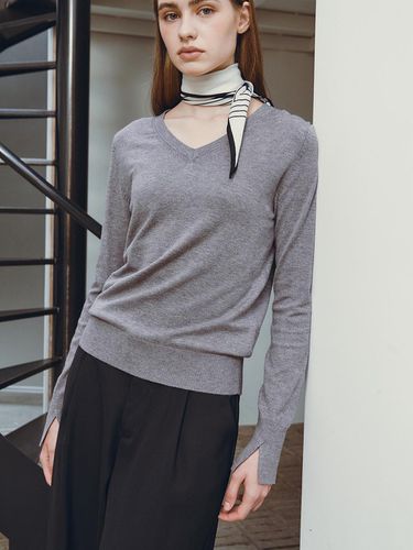 IB Basic V Neck Long-Sleeved Pullover (VJUCX9901) - ISABEY - Modalova