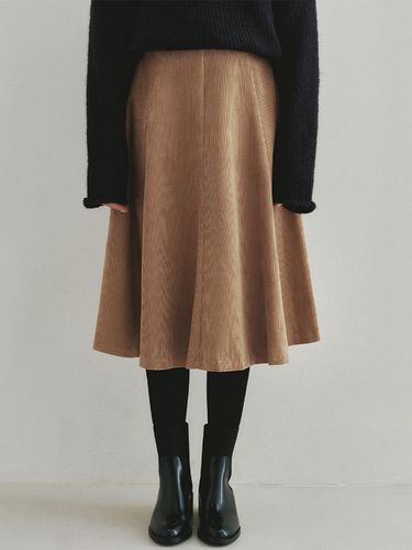 Volume Corduroy Flare Midi Skirt (Camel) - Neev - Modalova