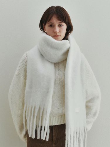 Chunky Tassle Wool Muffler (Ivory) - Neev - Modalova