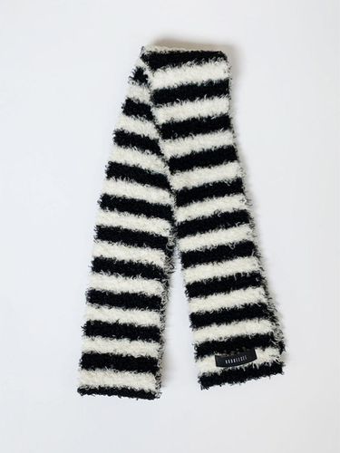 Hairy Stripe Knit muffler (Ivory/Black) - KOOKEESEE - Modalova