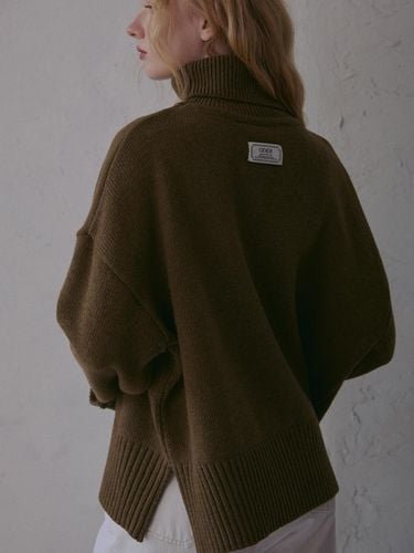 Slit wool turtleneck pullover - khaki - ODER - Modalova