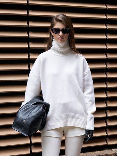 Air Wool Turtleneck Knit - RENEJ - Modalova