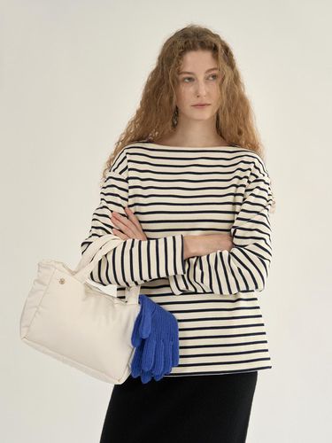 Winter Vibe Stripe T-Black - MOMET - Modalova