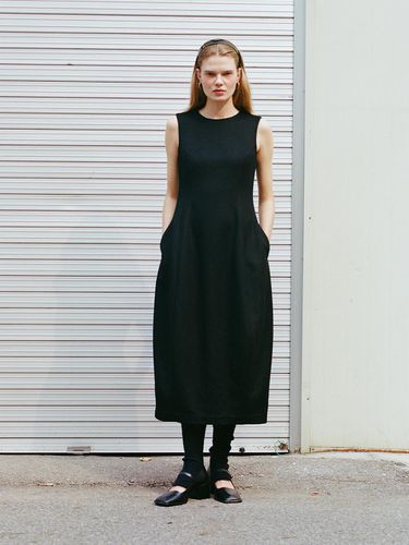 Katie back ribbon cashmere dress (Black) - LENUEE - Modalova