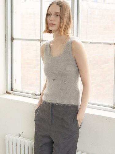 HAIRY SLEEVELESS KNIT TOP [GREY] - LOW TIDE - Modalova