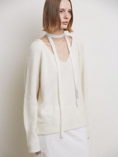 BOUCLE V NECK KNIT [IVORY] - LOW TIDE - Modalova