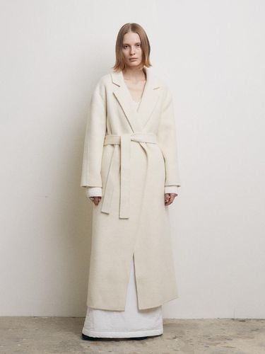 HANDMADE ROBE LONG COAT [IVORY] - LOW TIDE - Modalova