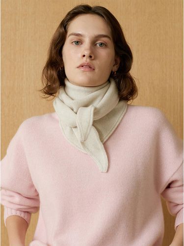 Triangle Wool Scarf (Ivory) - THE RYE - Modalova