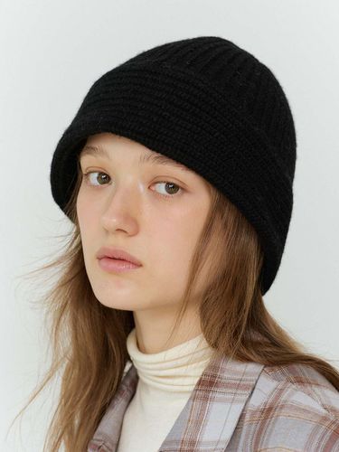 Round Knit Bucket Hat (Black) - THE RYE - Modalova