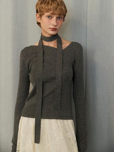 ASYMMETRY NECKLINE WOOL SLIM KNIT_DARK GREY - ouel - Modalova