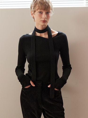 ASYMMETRY NECKLINE WOOL SLIM KNIT_BLACK - ouel - Modalova