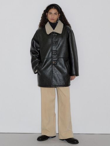 VINTAGE CRACK LEATHER SHEARLING JACKET - overdueflair - Modalova