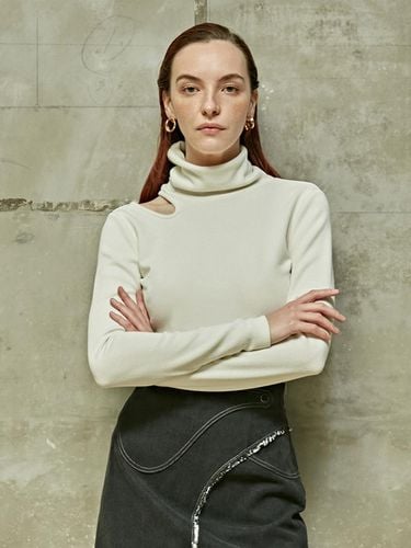 Unbalanced Shoulder Turtleneck Jersey Top White - LIE - Modalova