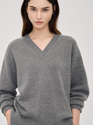 V-neck Loose Fit Knit Top - SJYP - Modalova