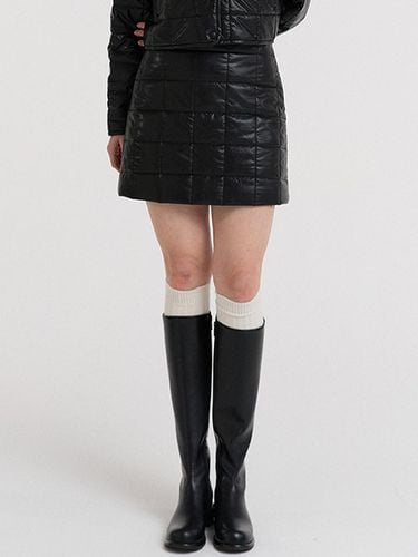 Glossy quilting leather skirt - by ginger - Modalova