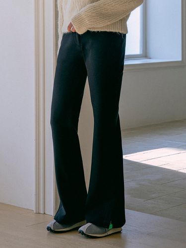 P3215 Flared Slit Pants_Black - vanone atelier - Modalova