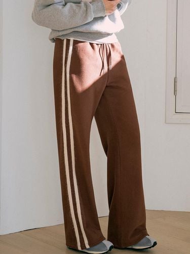 P3220 Wide Track Pants_Brown - vanone atelier - Modalova