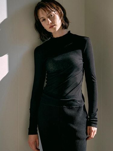 A3503 frill turtleneck T-shirt_Black - vanone atelier - Modalova