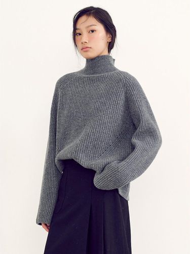 Overfit Turtleneck Knit Pullover (KE4Y51M013) - kuho plus - Modalova