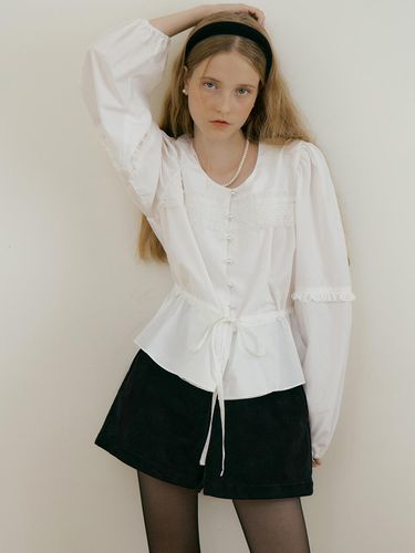 LACE SHIRRING BLOUSE - MORE THAN LIKE - Modalova