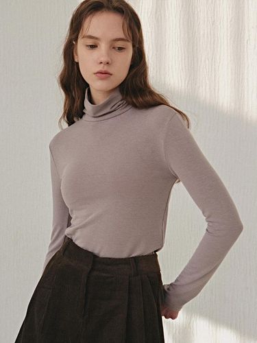 CLASSIC TURTLENECK TOP_MOCHA - YAN13 - Modalova