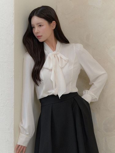 FW_Ribbon-tie Blouse (LL) / (4color) - LE ROMAN - Modalova