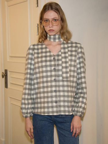 Scarf Gingham Check Blouse_ Gray - SALON DE YOHN - Modalova