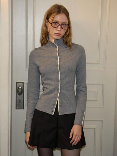 Line Point High Neck Cardigan_ Gray - SALON DE YOHN - Modalova