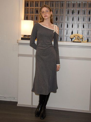 Line Point Off Shoulder Dress_ Gray - SALON DE YOHN - Modalova