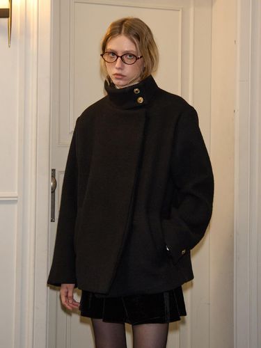 High Neck Classic Coat_ Black - SALON DE YOHN - Modalova